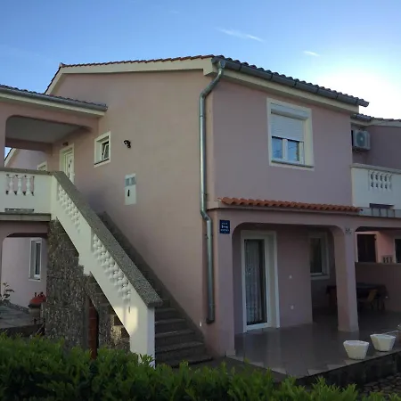 Kukuruzovic Apartman *